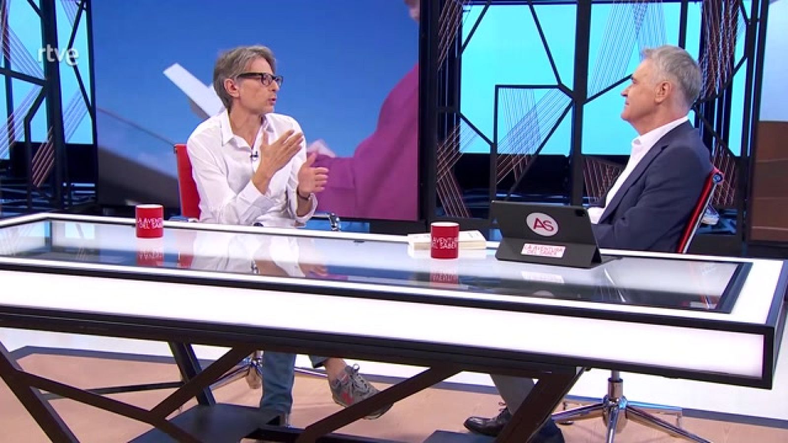 El escritor Juan Tallón nos habla de su novela 'Obra maestra', sobre la insólita desaparición en Madrid de una escultura que pesaba 38 toneladas,