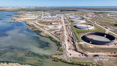 EE.UU. vuelve a liberar petróleo de sus reservas estratégicas para contener los precios