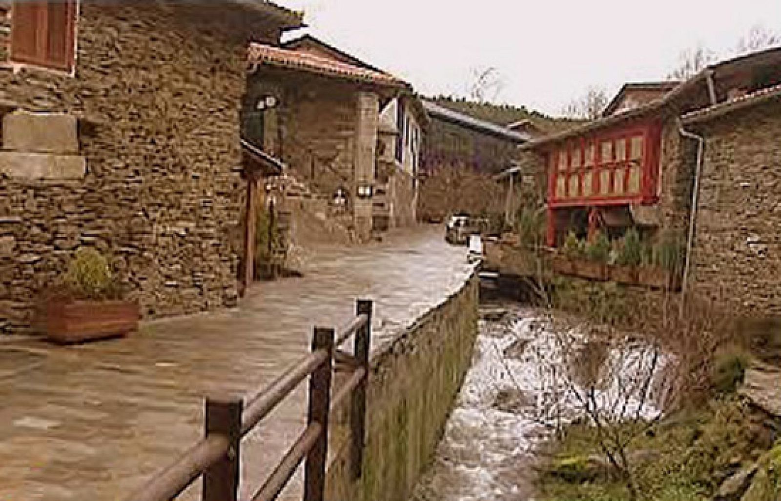 España Directo - Mi hogar, una aldea abandonada | Ver