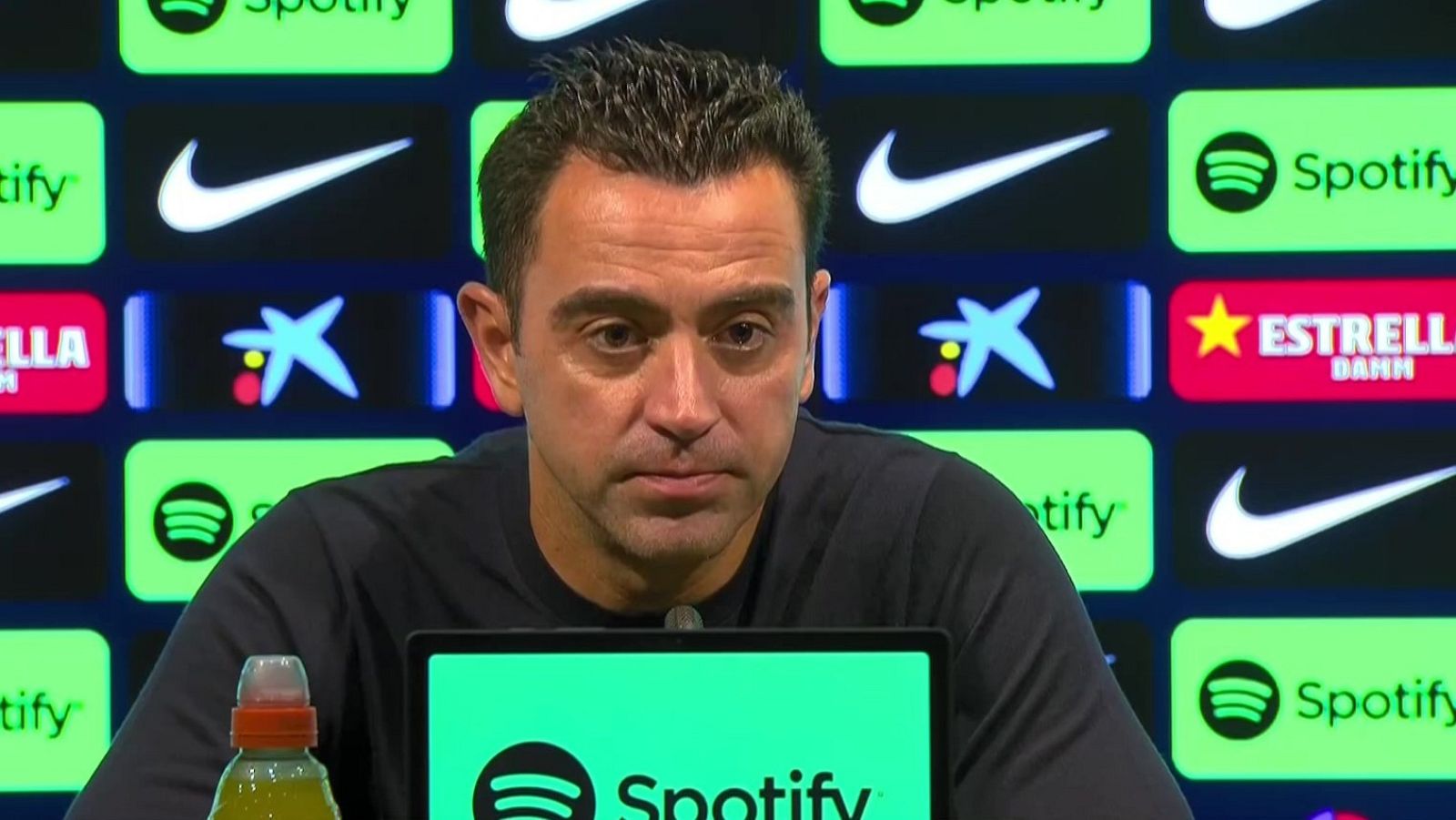 Xavi: "Pique es un ejemplo dentro del vestuario"