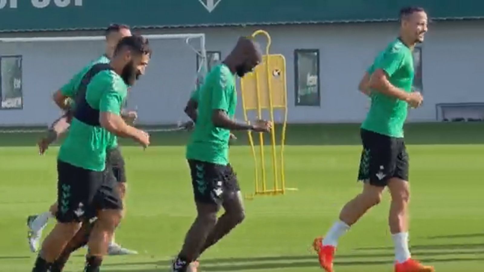 El Cádiz C.F. se enfrenta al Rayo sin Zaldúa - Ver ahora