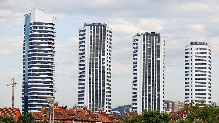 Telediario 1 - Medidas de alivio en el pago de hipotecas: disparidad de opiniones entre expertos y asociaciones de clientes