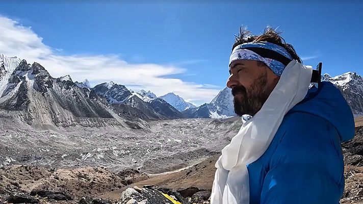 Telediario 2 - Un enfermo de ELA llega al campo base del Everest