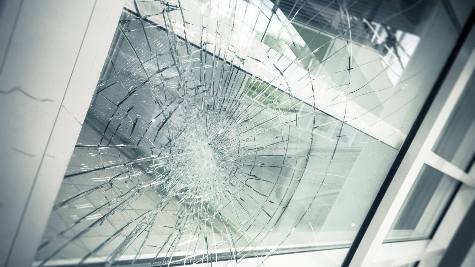 ¿De qué está hecho un cristal blindado?