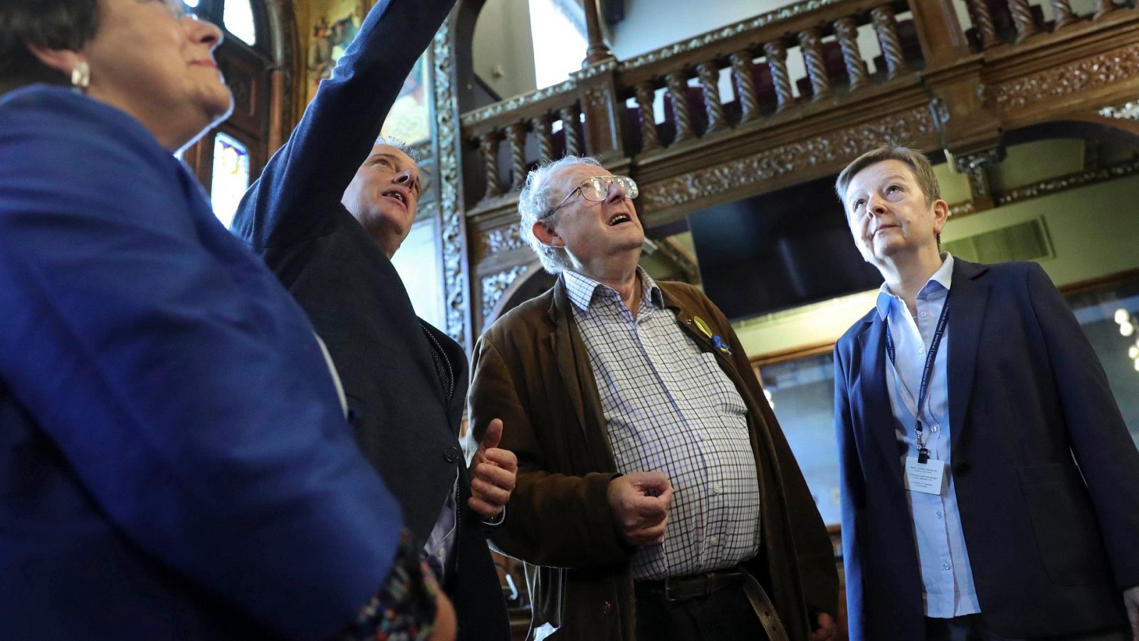 El periodista polaco Adam Michnik se reúne con comunicadores y estudiantes en Oviedo