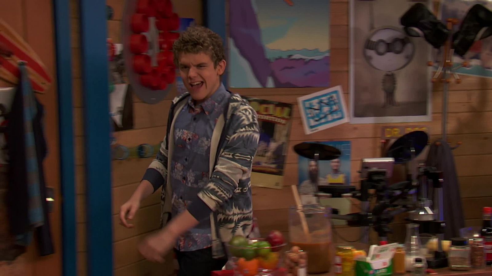 Enfermo y cableado - Henry Danger | Ver