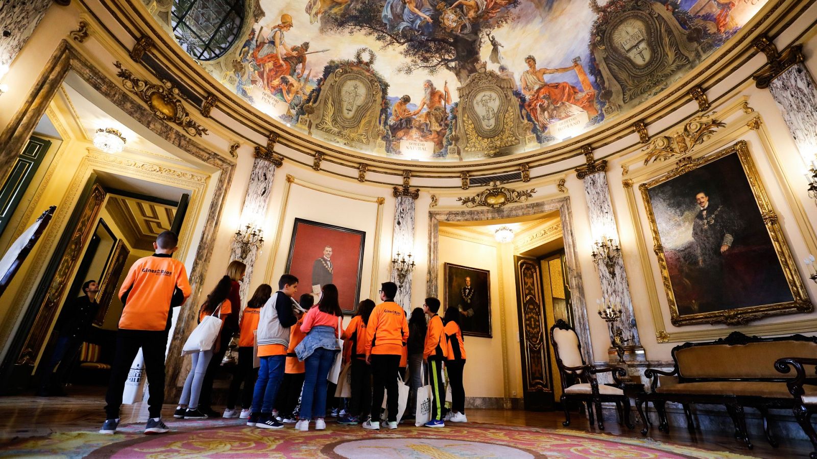 Niños y actores teatralizan un juicio en la jornada de puertas abiertas del Supremo