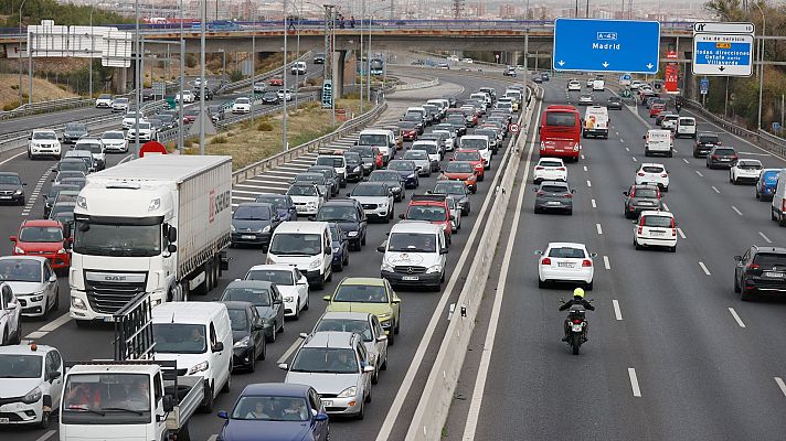 Telediario Fin de Semana - Retenciones en las salidas de algunas ciudades en el puente de Todos los Santos