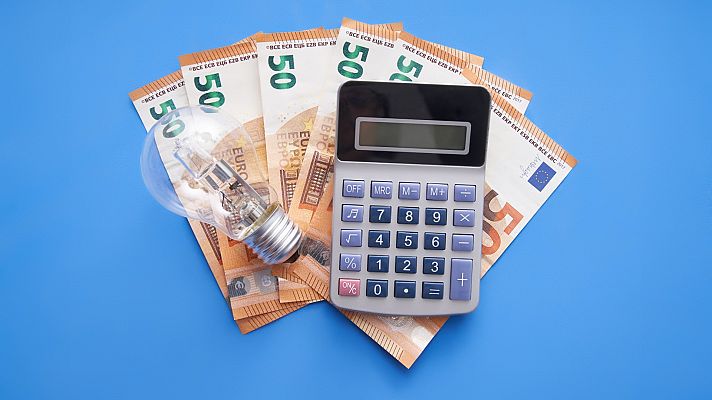 Telediario 1 - La factura de la luz de octubre será la más barata de los últimos 13 meses