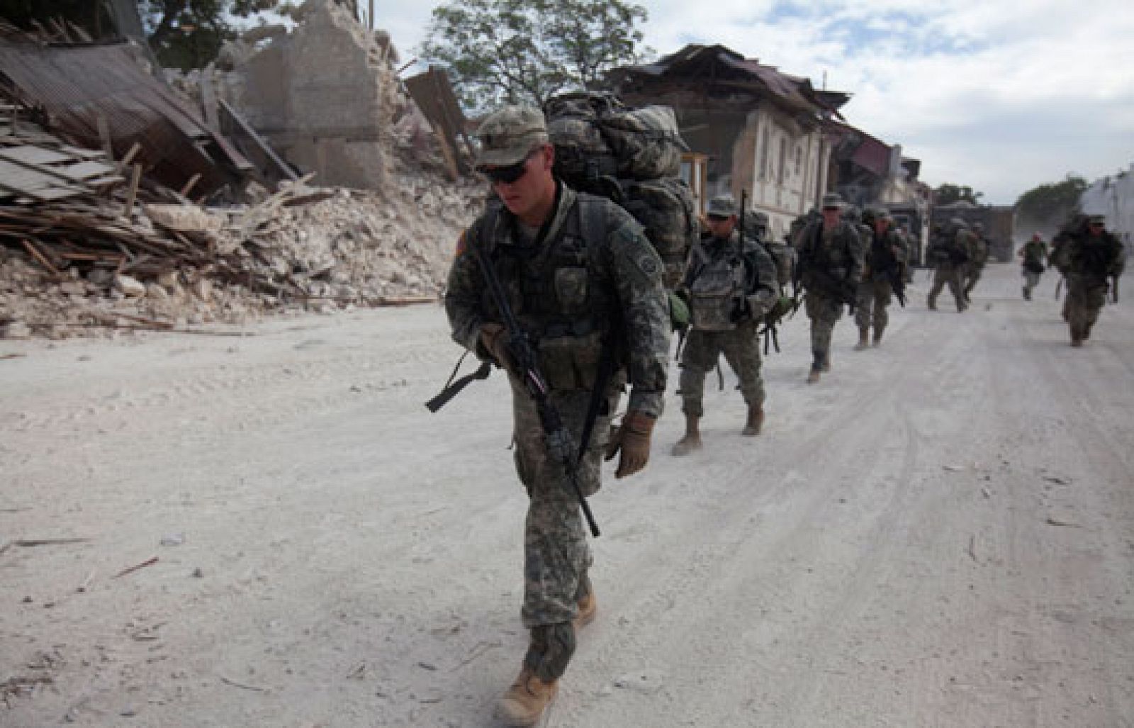 El despliegue militar en Haití es clave para garantizar y asegurar el reparto de la ayuda internacional | Ver