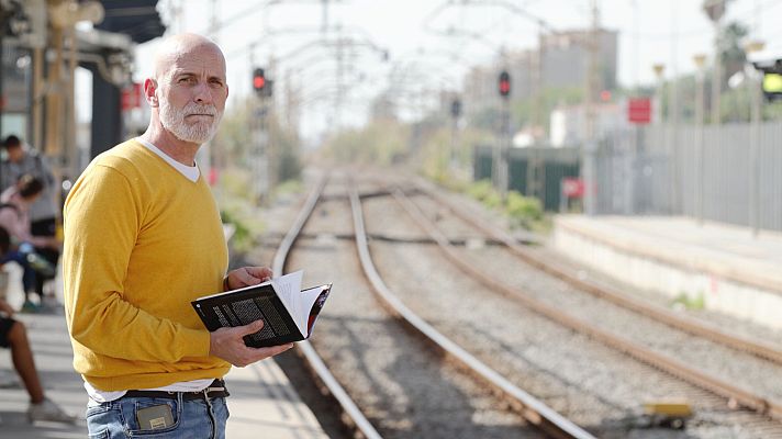 Telediario 2 - Alejandro Palomas y la literatura como forma de sanar heridas: "La escritura es como me relaciono con el mundo"