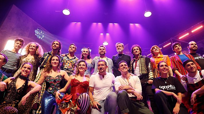 Telediario 2 - El musical 'Godspell' vuelve a los escenarios de la mano de Antonio Banderas y Emilio Aragón