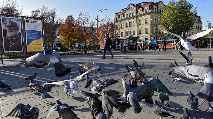 Telediario 1 - Los ciudadanos intentan seguir con sus vidas en medio de la guerra de Ucrania