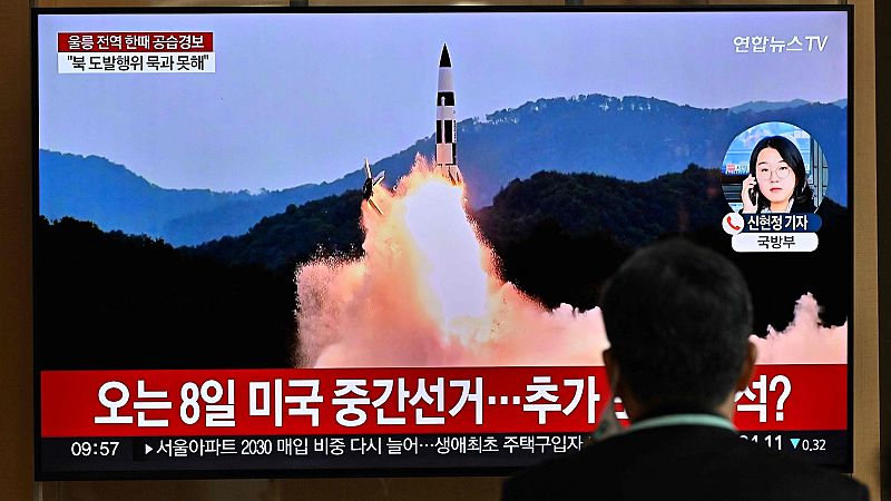 Corea del Norte lanza más de 10 misiles y uno cae cerca de la costa surcoreana