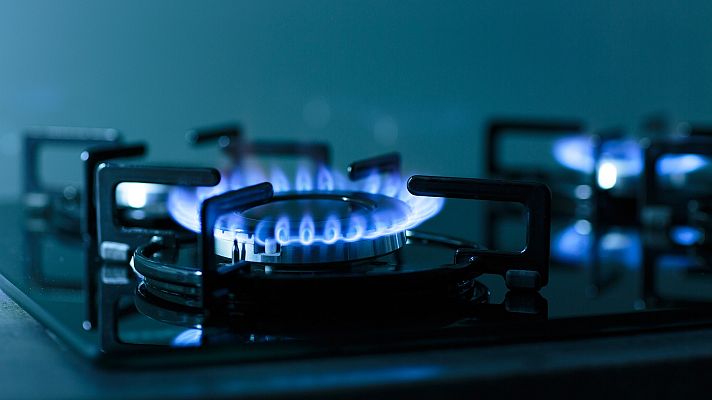 Telediario 1 - Tarifa regulada de gas: crecen las quejas de clientes por las dificultades para cambiar su contrato