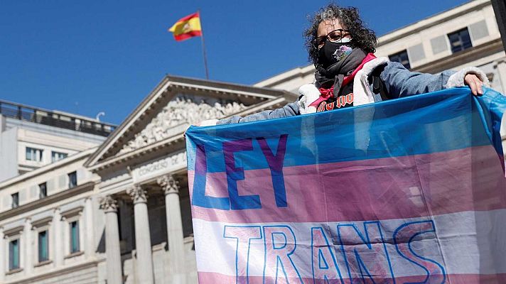 Telediario 2 - Ley trans: piden más derechos para las personas no binarias