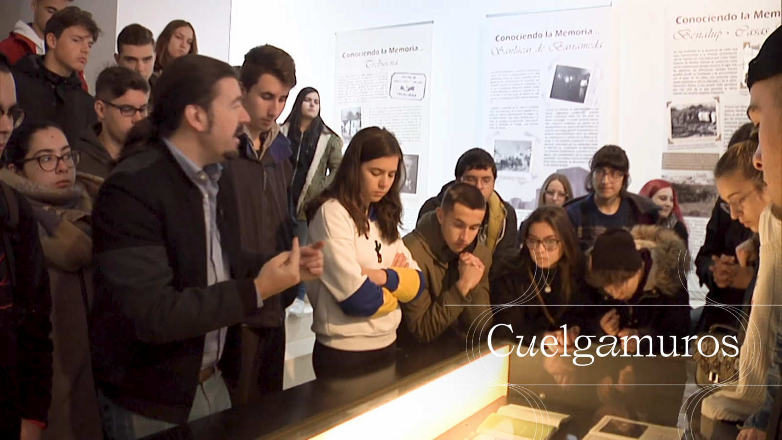 15 CUELGAMUROS (english subtitle) [2020] Nueva ecología memorial: el Valle democrático | Ver