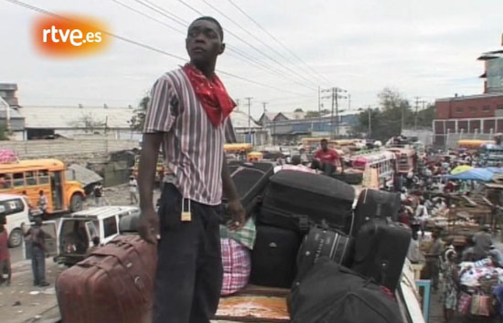 Miles de haitianos intentan huir de Puerto Príncipe | Ver