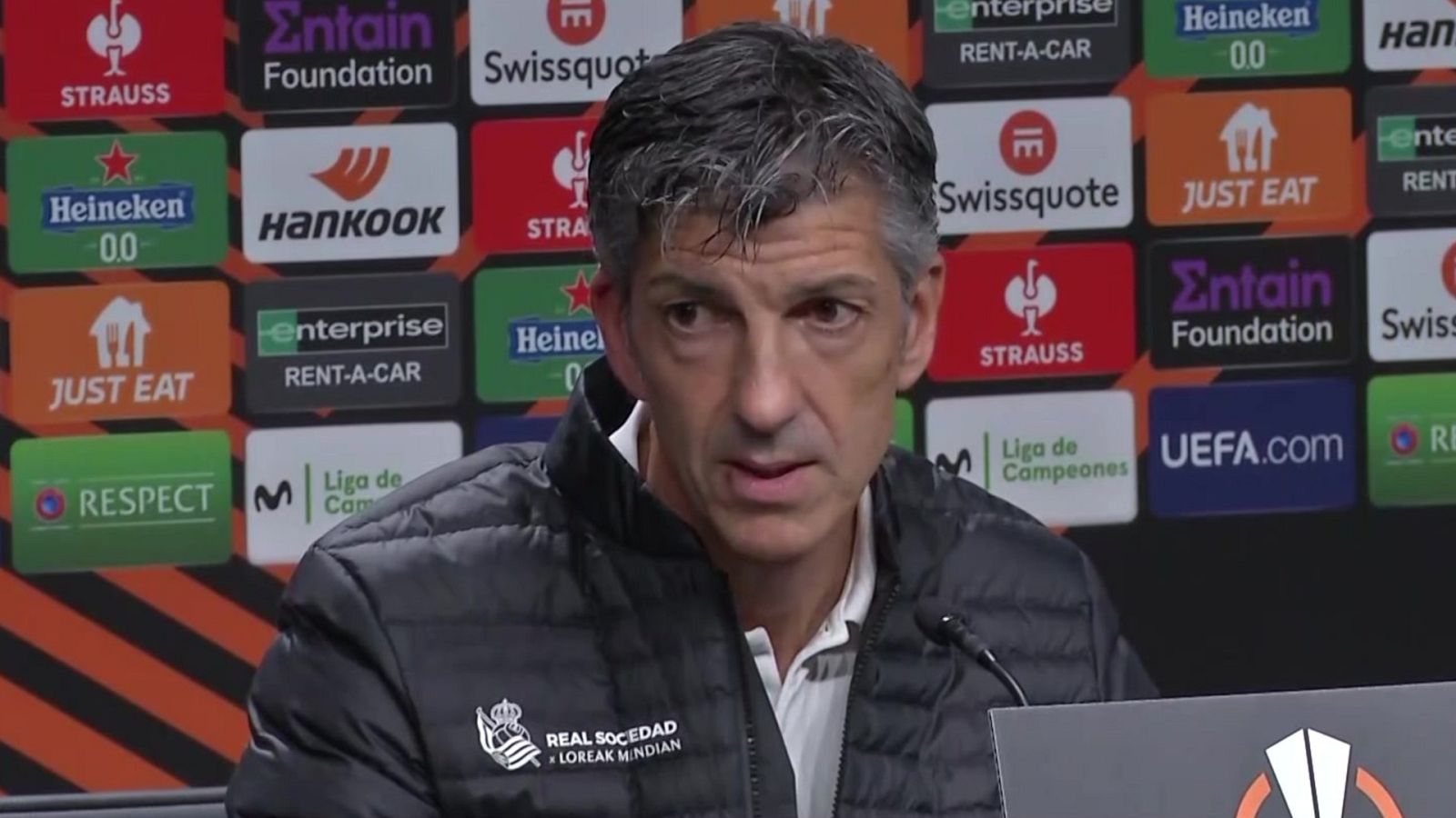 Emotiva dedicatoria de Alguacil un hincha de la Real fallecido | Ver