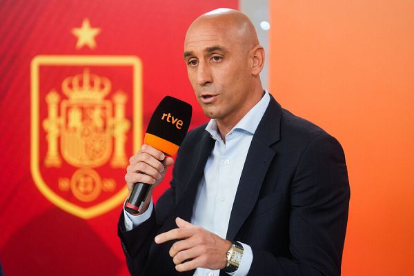 Estudio Estadio - Luis Rubiales, a RTVE: "Las luces están muy por encima de las sombras en Gerard Piqué"