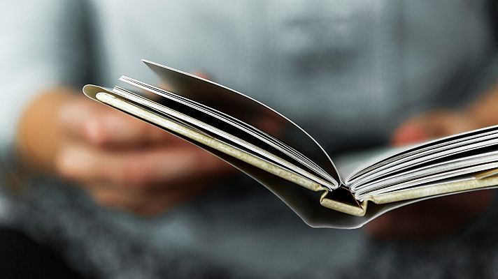 Telediario Fin de Semana - Tres escritoras profundizan en la prostitución, la inmigración y el desarraigo