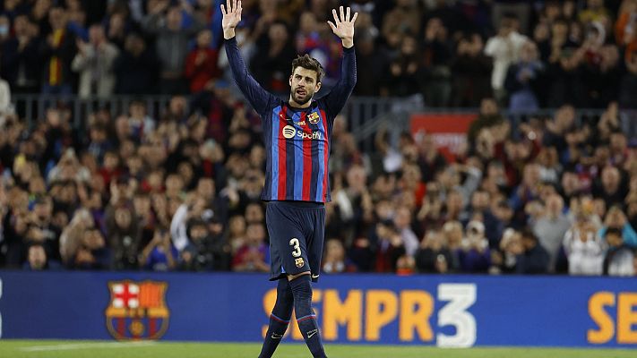 Fútbol - Ovación del Camp Nou a Gerard Piqué en su marcha