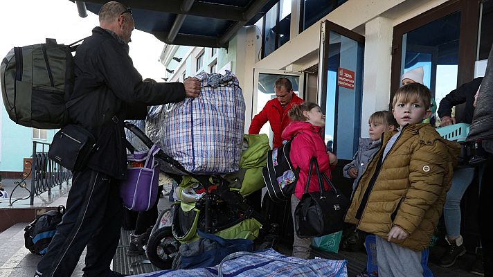 Telediario Fin de Semana - Vecinos de Dnipro se vuelcan con los desplazados por la guerra pese a las dificultades