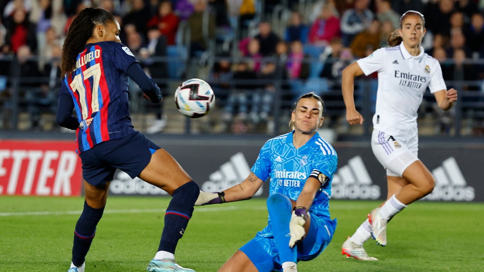 El Barça se impone con rotundidad al Real Madrid en la Liga F | Ver