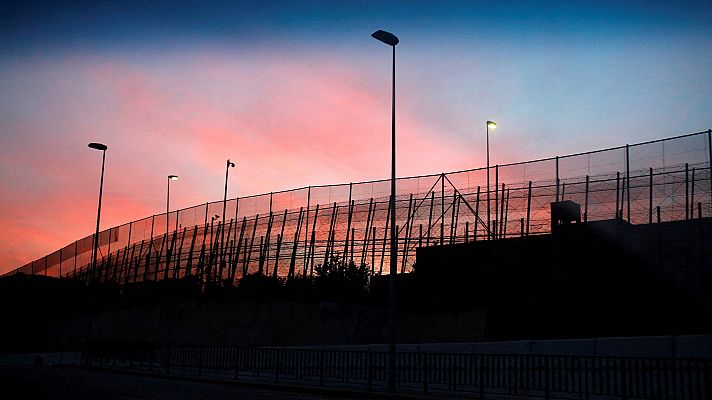 Telediario 2 - En "tierra de nadie": ¿a quién pertenece la zona fronteriza entre las vallas de Melilla y Nador?