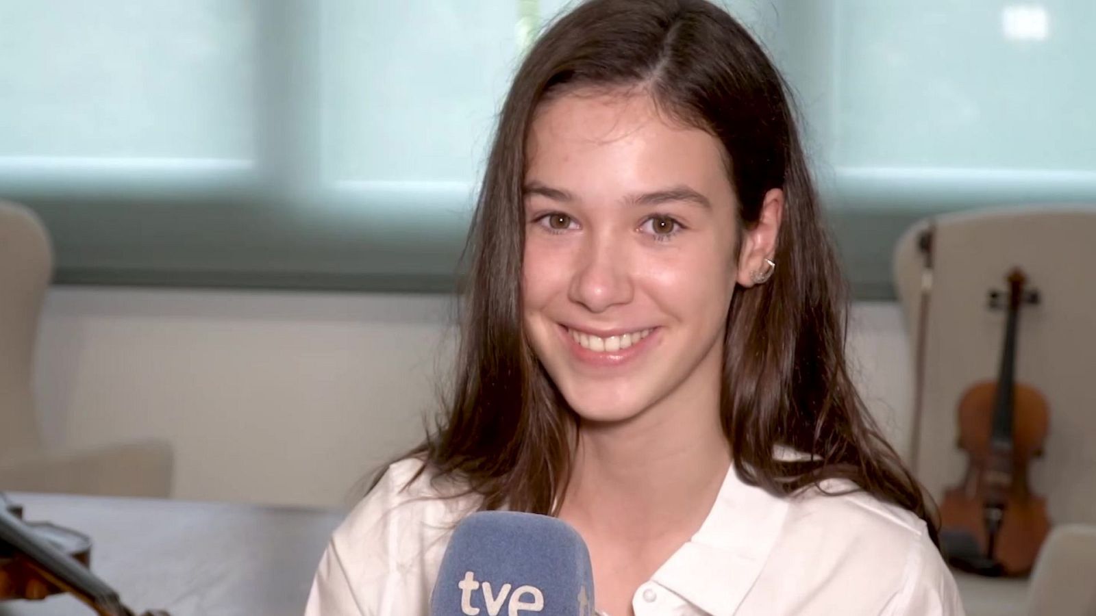 Conocemos la historia inspiradora de Lucía y su violín: nos trae la primavera en otoño - Ver ahora