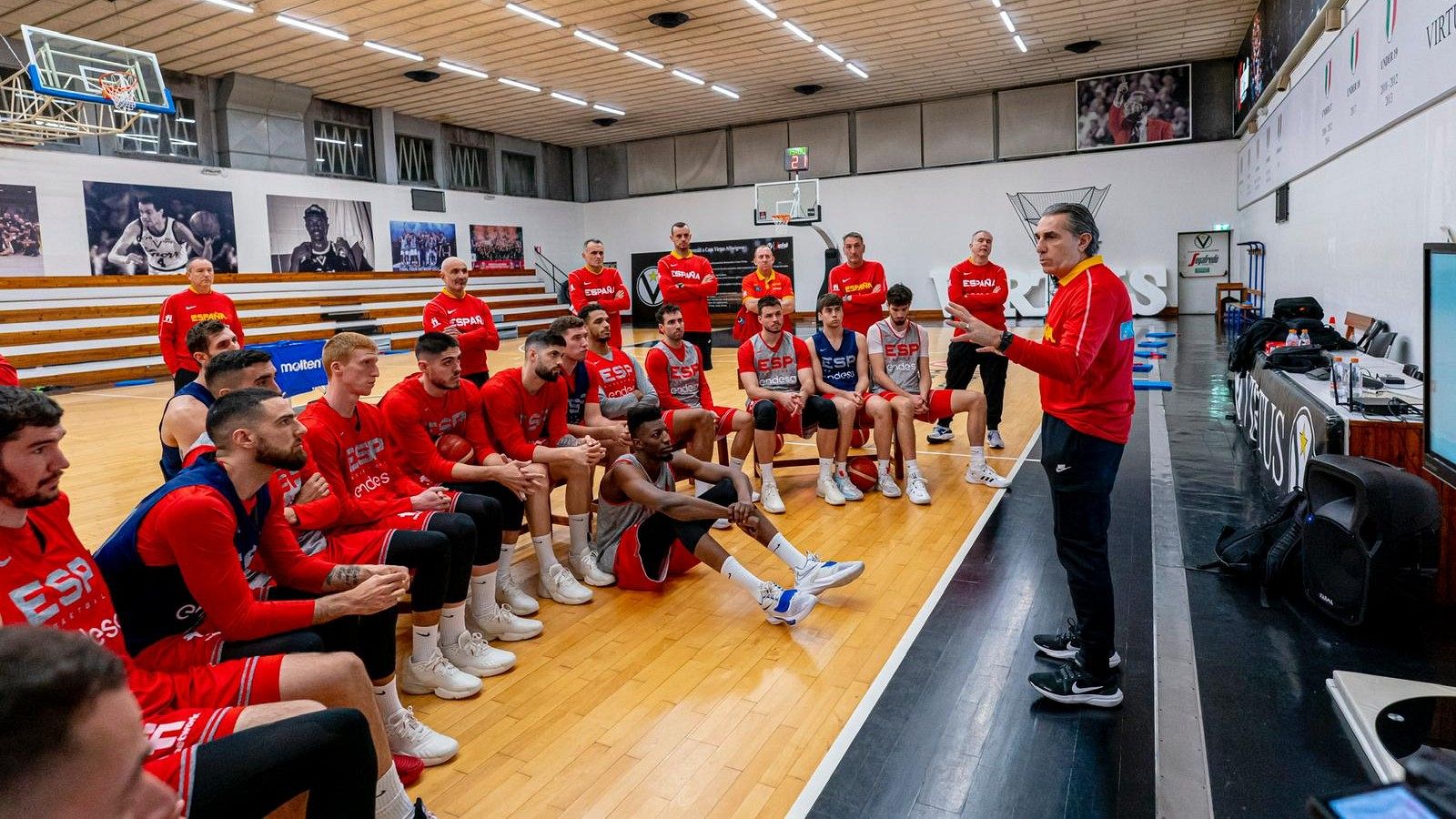 Sergio Scariolo trabaja con la selección en Bolonia