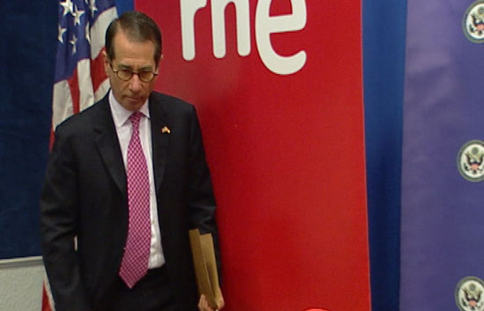 Aunque Obama le nombró hace casi un año, el embajador de Estados Unidos en España ha tomado posesión del cargo ahora | Ver