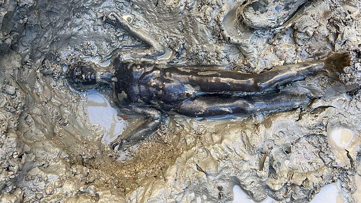 Telediario 2 - Descubren 24 estatuas romanas y etruscas en Siena