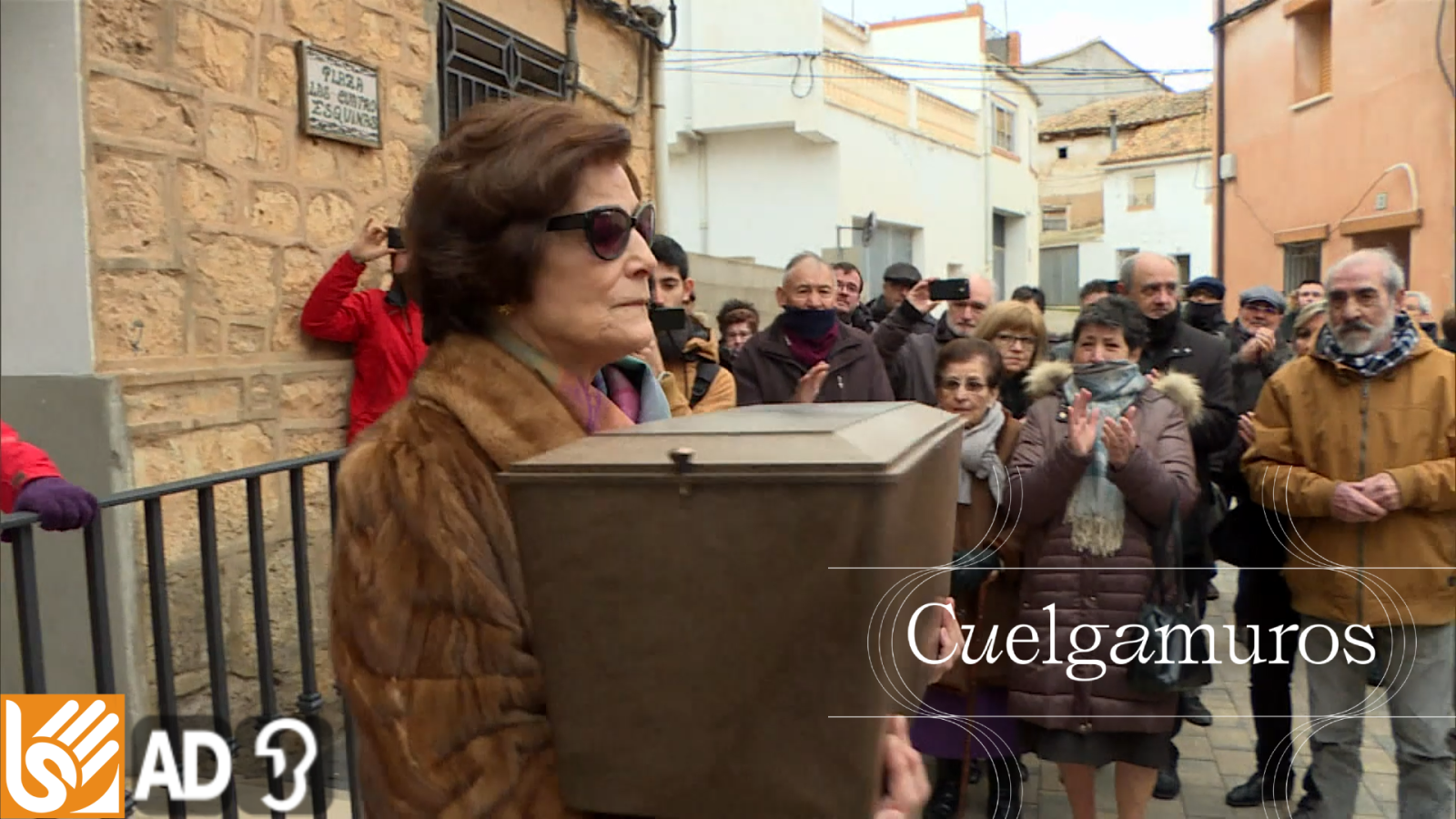 10 CUELGAMUROS (accesibilidad LSE) [2003] Intersección con el movimiento memorialista | Ver