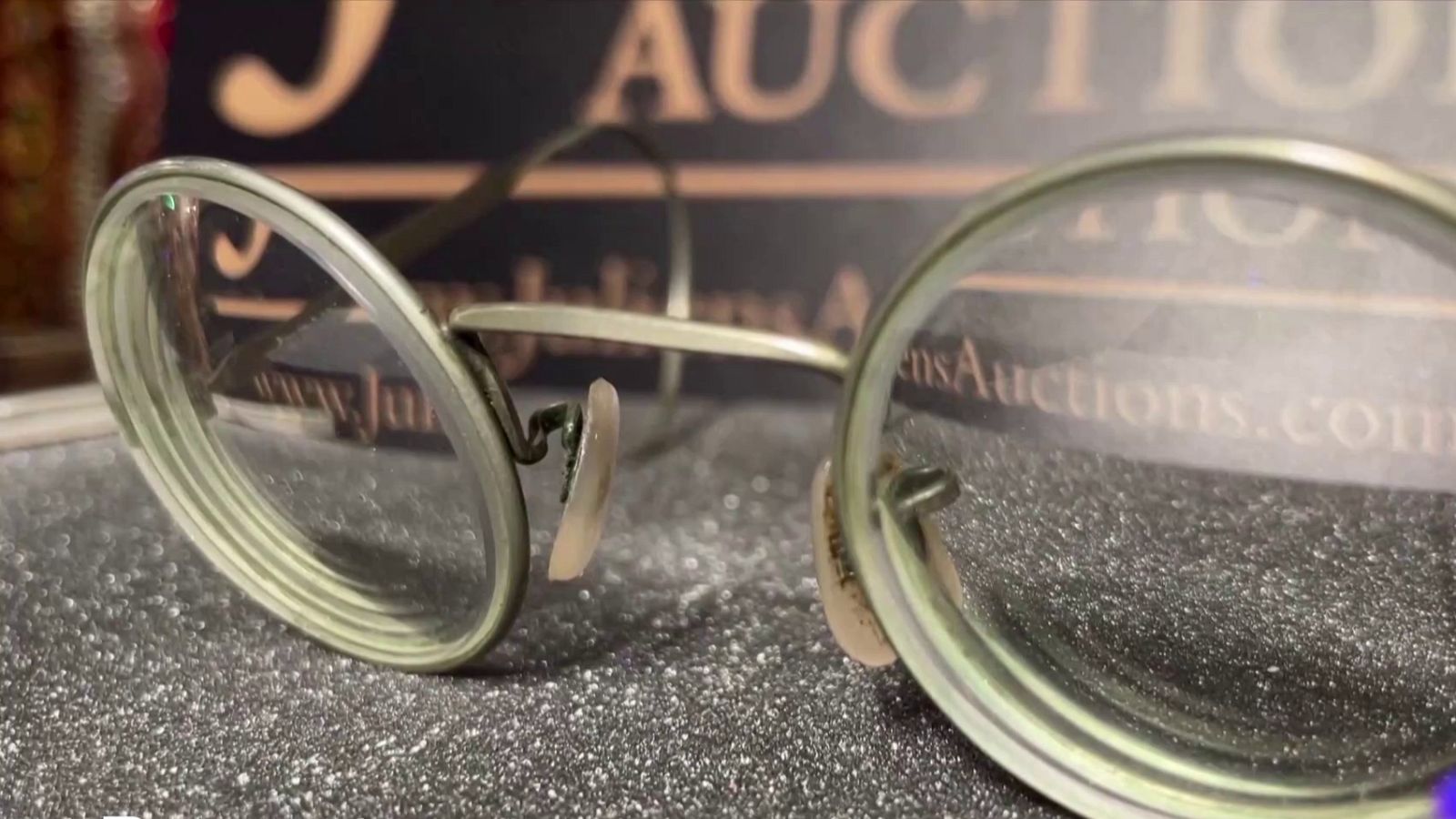 Se subastan 1.500 objetos de leyendas de la música como Kurt Cobain, Lennon o Elvis | Ver