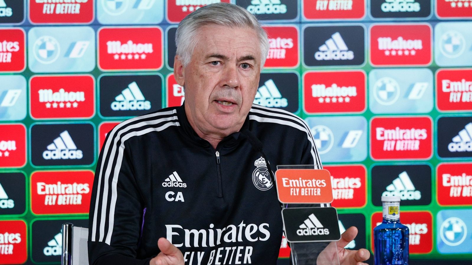 Carlo Ancelotti defiende a Benzema y a Vinicius | Ver