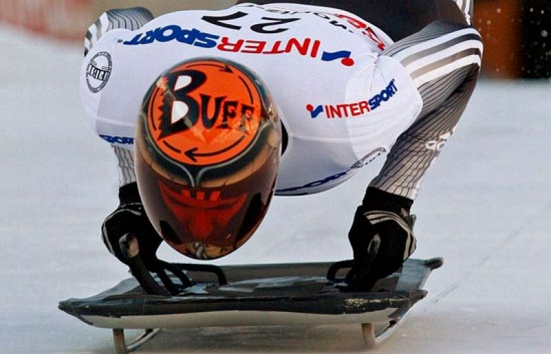 Ander Mirambell se convertirá en el primer deportista español que acude a unos Juegos Olímpicos de invierno en la modalidad de skeleton. La carrera deportiva de este barcelonés ha sido complicada. Antes de cuajar en skeleton, probó fortuna con el de