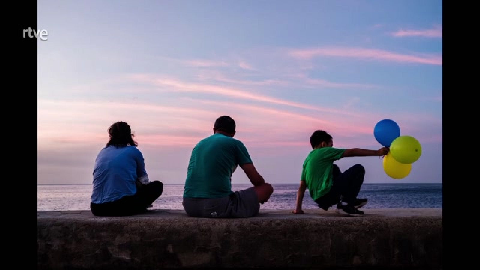 La serie Boek visual nos presenta cada semana a artistas que, en diferentes formatos (fotografía, dibujo, diseño gráfico, collage¿) nos acercan a la poesía experimental. En esta entrega conocemos la obra del fotógrafo Layna Fernández.