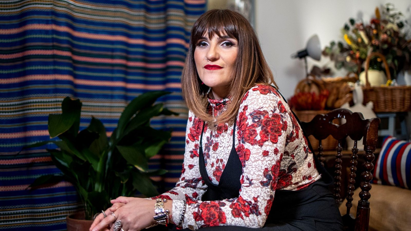 Rozalén se sumerge en el folclore español en su nuevo disco, 'Matriz' | Ver