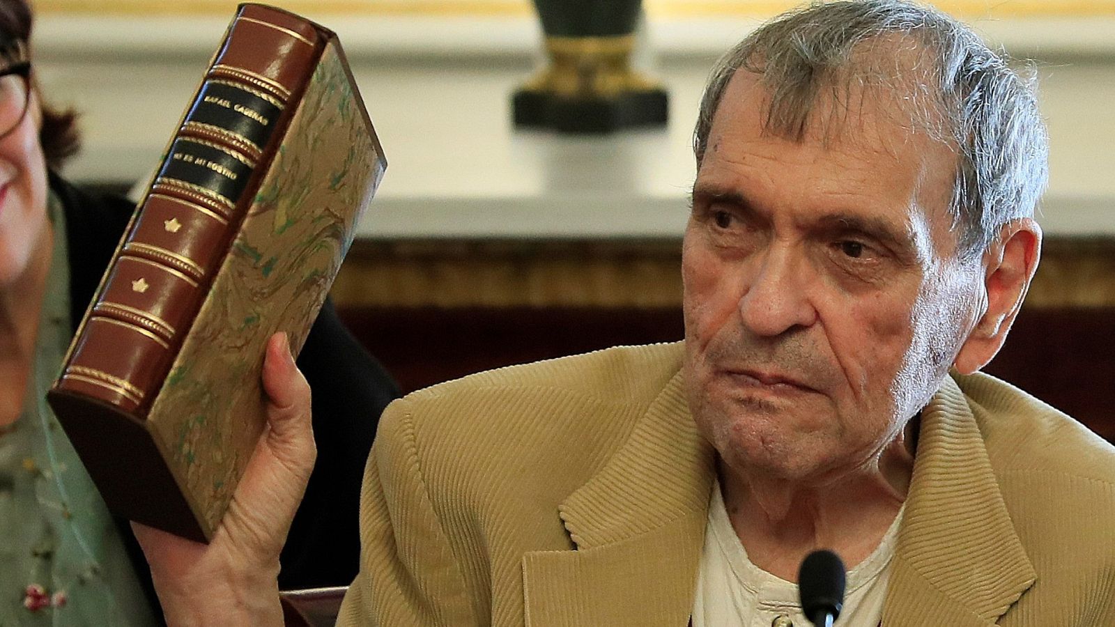 El poeta venezolano Rafael Cadenas, Premio Cervantes 2022 | Ver