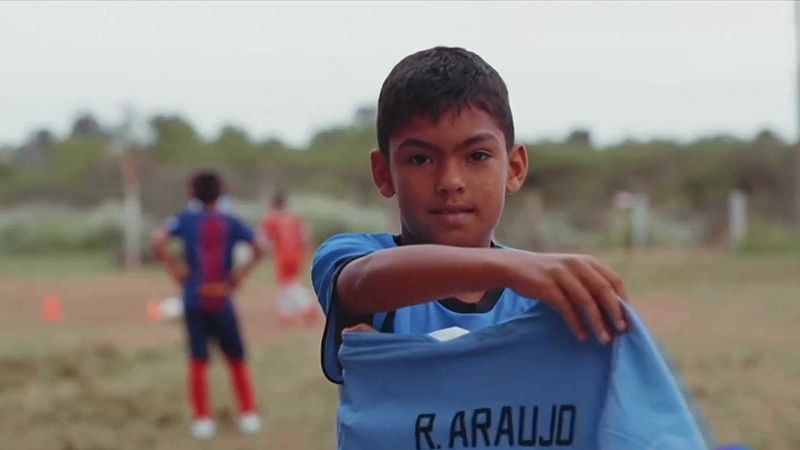 Uruguay se lleva a Araujo al Mundial de Qatar | Ver