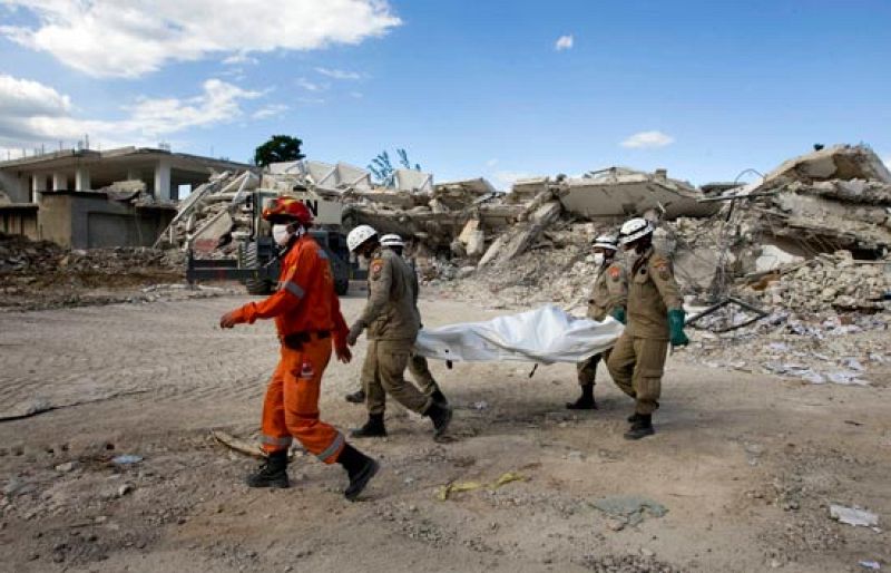 El gobierno de Haití calcula unos 75.000 fallecidos por el terremoto | Ver