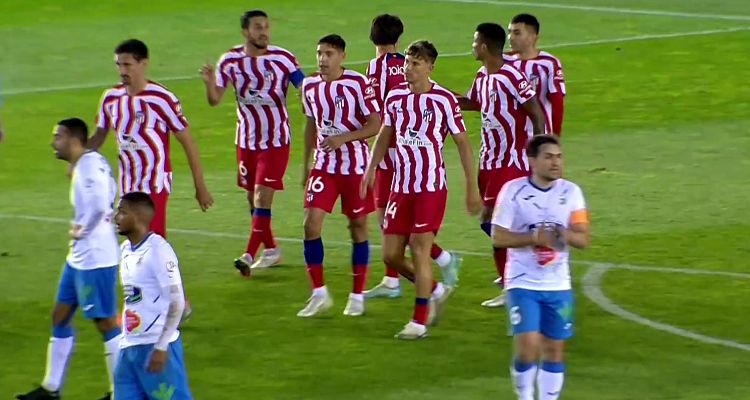 Fútbol - Correa adelanta al Atlético ante el Almazán