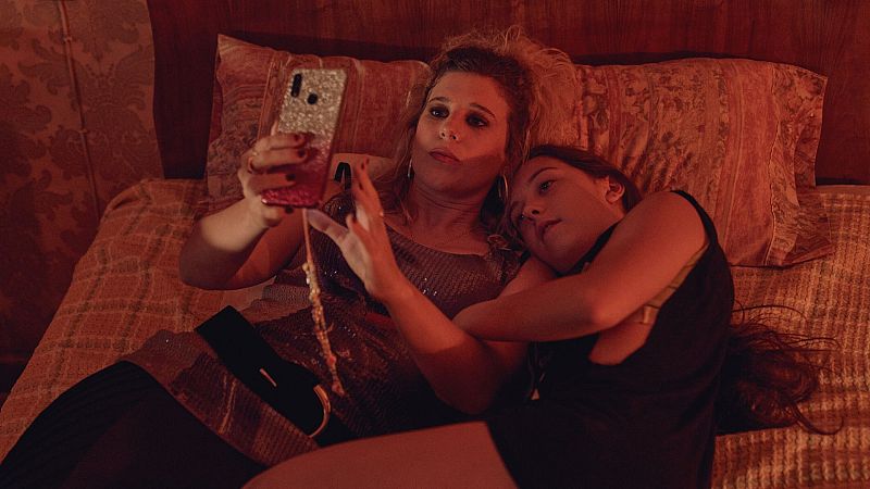 Somos cine - 'La maternal', clip exclusivo con Ángela Cervantes y Carla Quílez