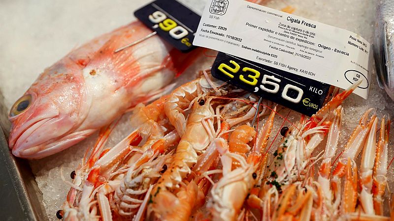 Menos productos frescos y congelar comida: los clientes se aprietan el cinturón en la compra para Navidad