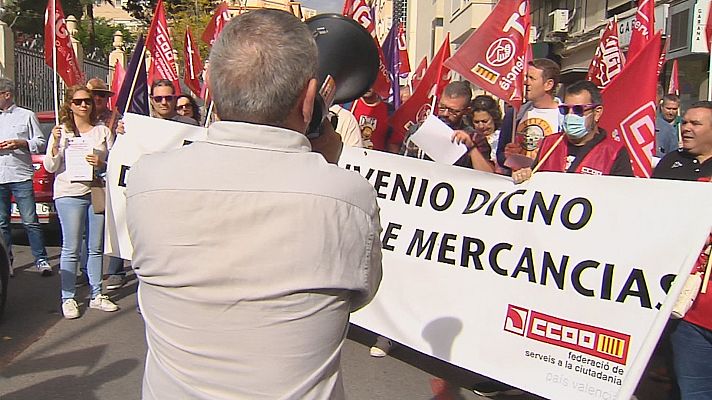 L'informatiu - Comunitat Valenciana - Els transportistes de mercaderies demanen la millora dels seus salaris