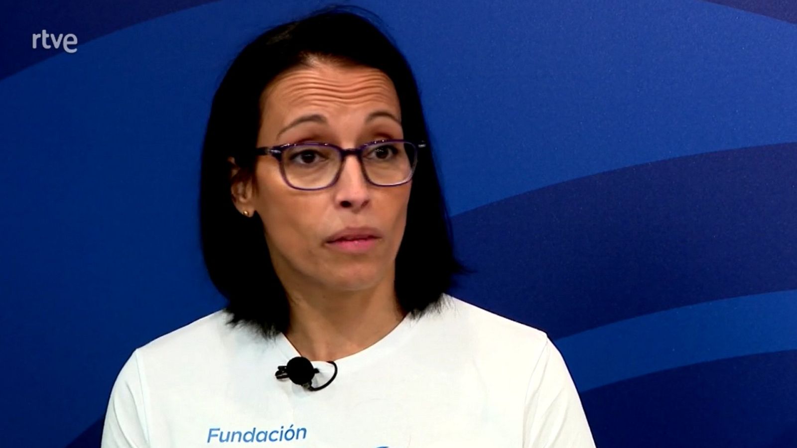 Teresa Perales nada con un solo brazo con la vista en París