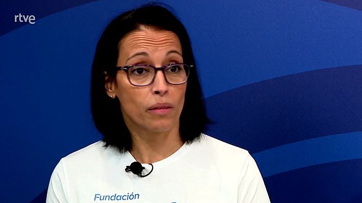 Natación - Teresa Perales nada con un solo brazo con la vista en París