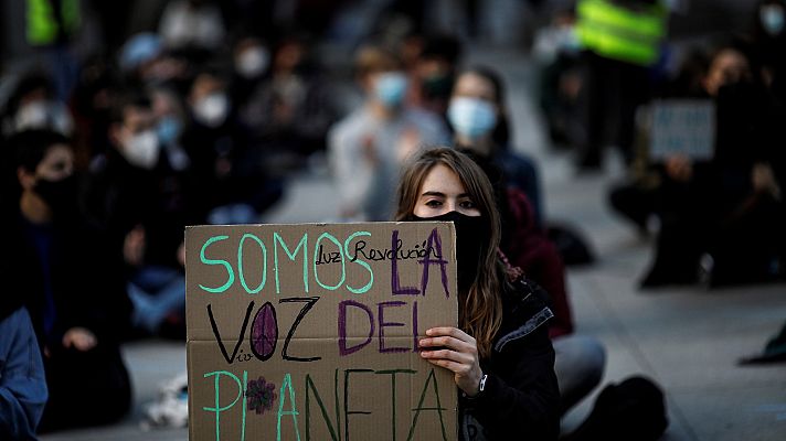 Telediario 1 - Los jóvenes rechazan la etiqueta de 'generación de cristal'