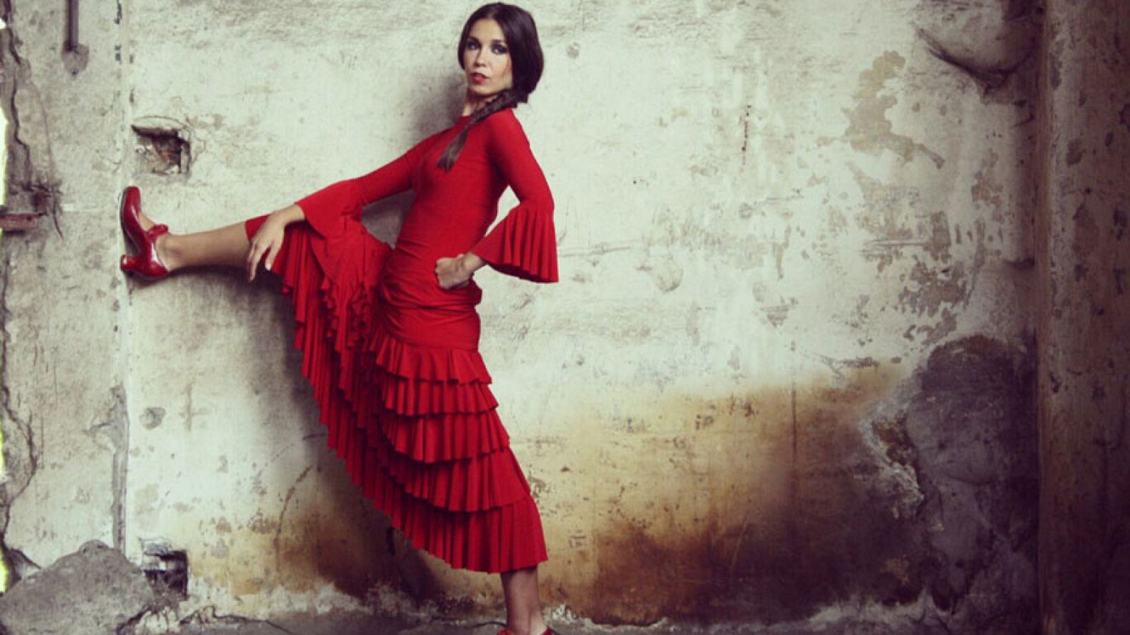 La bailaroa Adriana Bilbao rinde homenaje a su abuelo, Zarra, en su espectáculo flamenco | Ver